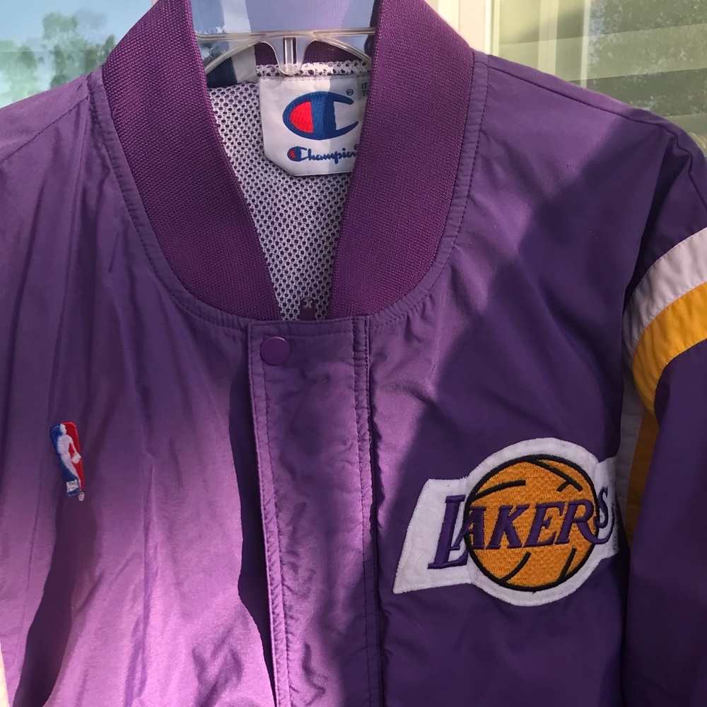 VINTAGE 💛LAKERS💜 CHAMPION MEDIUM MEN’S WINDBREAKER GREAT CONDITION - Picture 11 of 11